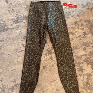 Good American Olive Leopard Print leggings